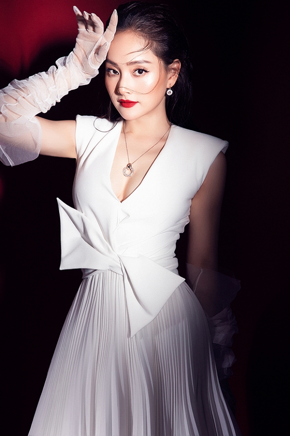 Lan Phương vừa sắc sảo vừa huyền bí với thần thái nữ thần-9