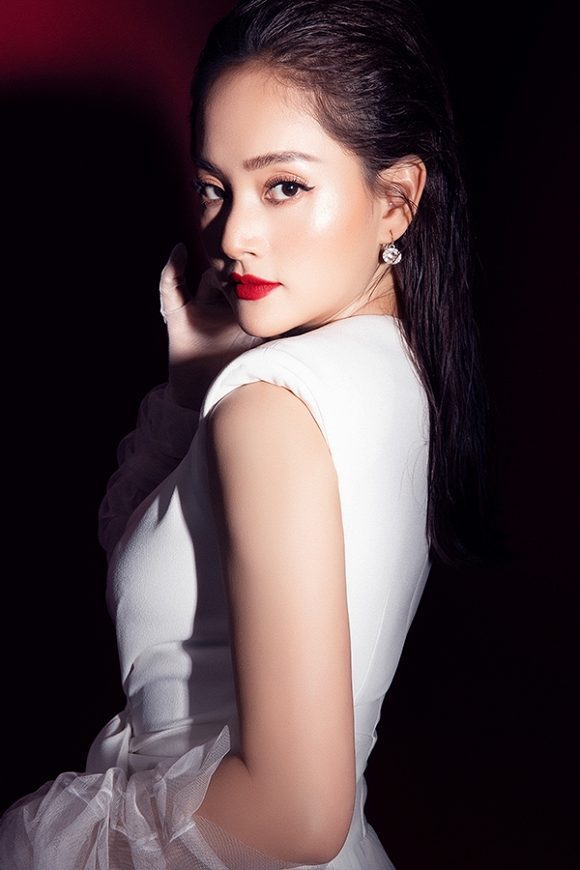 Lan Phương vừa sắc sảo vừa huyền bí với thần thái nữ thần-7