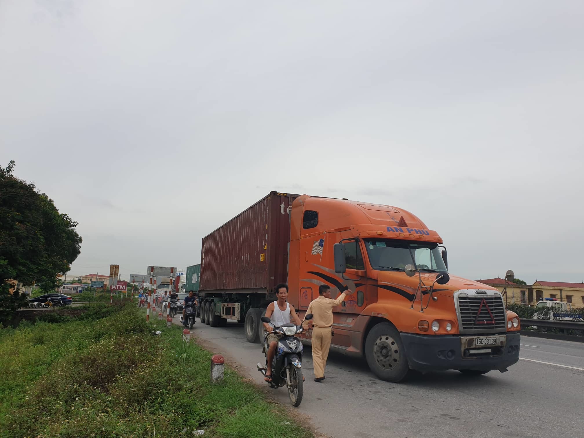 Hiện trường vụ tai nạn 5 người bị xe tải đè chết ở Hải Dương-11