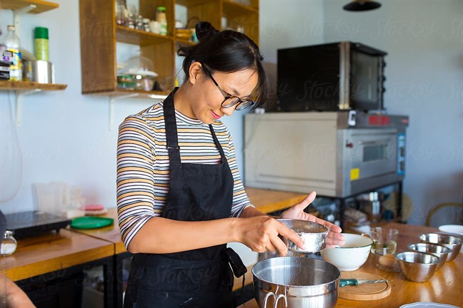 Ngay ngày đầu tiên về làm dâu, em chồng đổ cả một chậu nước bẩn lên người tôi, khi biết được nguyên nhân thì mặt tôi trắng bệch-1