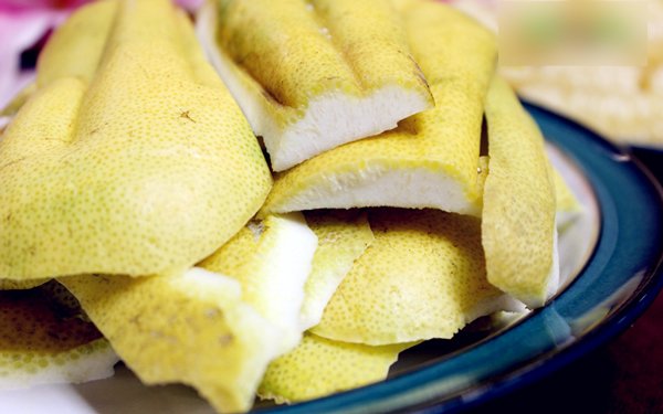 Gọt bưởi xong giữ lại vỏ rồi làm theo cách này, da sạch mụn, hết tàn nhang lại trắng hồng-3