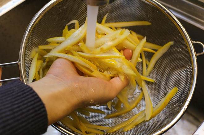 Gọt bưởi xong giữ lại vỏ rồi làm theo cách này, da sạch mụn, hết tàn nhang lại trắng hồng-6