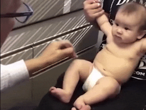 Ngày đầu tiên đi học, em vừa đi vừa khóc-1