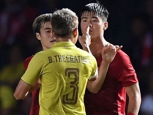 Bầu Đức cần 10 năm, HLV Thái Lan cần 10 ngày, liệu khiêm tốn có bằng bốn tự kiêu?-6