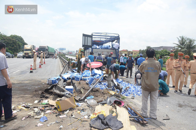 Người chồng ứa nước mắt khi tỉnh dậy trong bệnh viện sau vụ lật xe ở Hải Dương: Mọi người nói là vợ đã mất, mới sáng còn nói chuyện mà giờ...-1