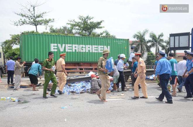 Lời khai ban đầu của tài xế xe tải lật, đè 5 người tử vong ở Hải Dương: Do xe chạy nhanh, đạp phanh không ăn-1
