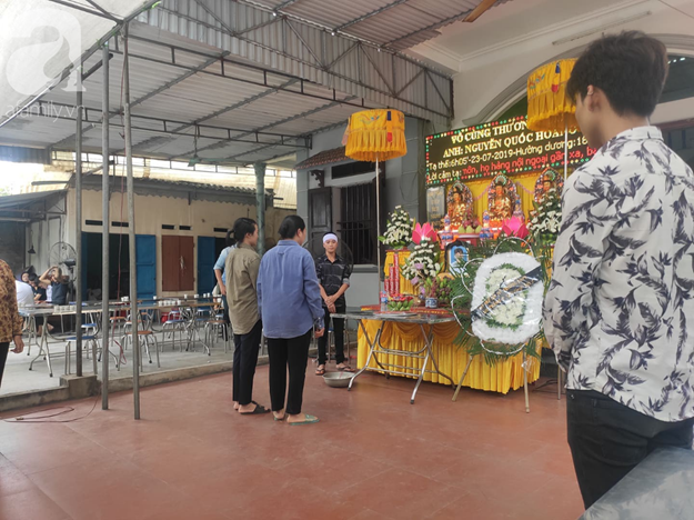 Người mẹ khóc ngất gọi tên nam sinh lớp 12 bị xe tải đè chết: Con tỉnh dậy về với mẹ đi mà!-4