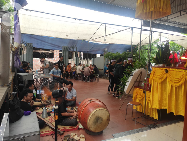 Người mẹ khóc ngất gọi tên nam sinh lớp 12 bị xe tải đè chết: Con tỉnh dậy về với mẹ đi mà!-7