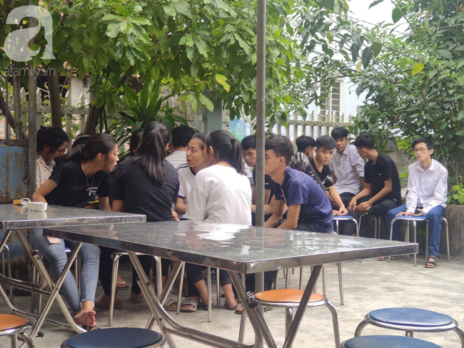 Người mẹ khóc ngất gọi tên nam sinh lớp 12 bị xe tải đè chết: Con tỉnh dậy về với mẹ đi mà!-9