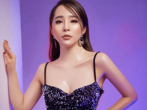 Vợ cũ Việt Anh đăng trạng thái lạ giữa lúc Quỳnh Nga bị chỉ trích, 