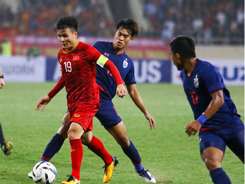 HLV Park Hang Seo đè đầu cưỡi cổ học trò trong buổi tập trước trận giao hữu với Viettel-9