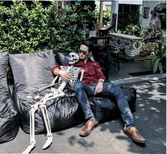 Bên trong quán cà phê chết chóc ở Thái Lan: Khách tha hồ nằm trong quan tài cảm nhận cái chết, đi dạo quanh địa ngục, chụp ảnh với hài cốt-8