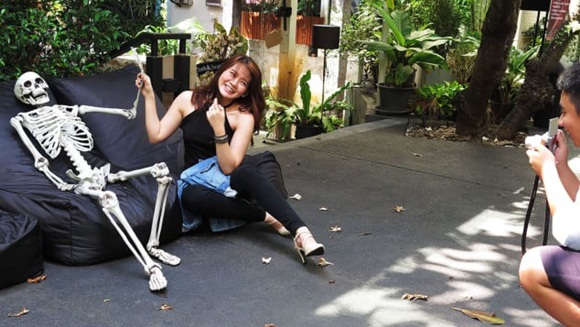 Bên trong quán cà phê chết chóc ở Thái Lan: Khách tha hồ nằm trong quan tài cảm nhận cái chết, đi dạo quanh địa ngục, chụp ảnh với hài cốt-9