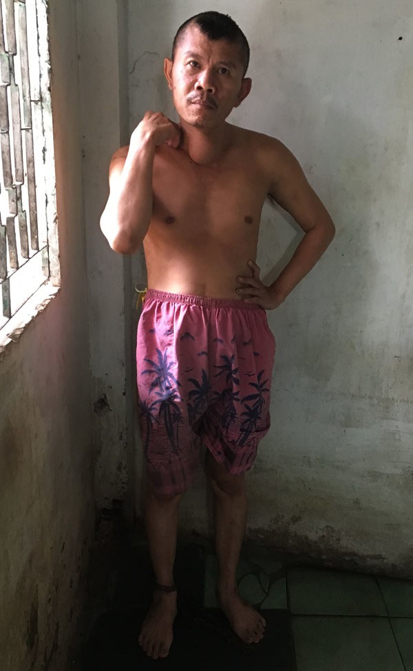 20 năm, người mẹ nghèo nuốt nước mắt xích con vào góc tường-3