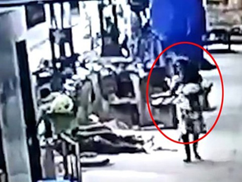 Rùng mình khoảnh khắc tên ấu dâm ác quỷ bắt cóc bé gái đang ngủ cạnh mẹ, sau đó hãm hiếp và sát hại dã man nạn nhân-4