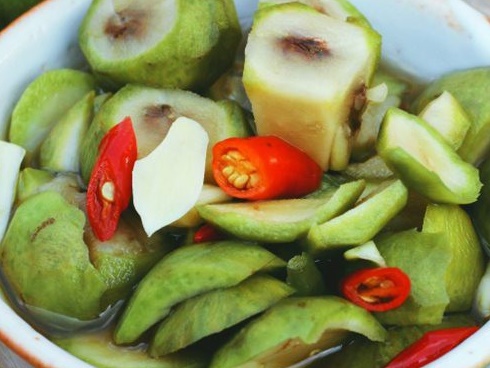 Sấu vào mùa giá rẻ bèo, tiểu thương bán vài tấn một ngày-3