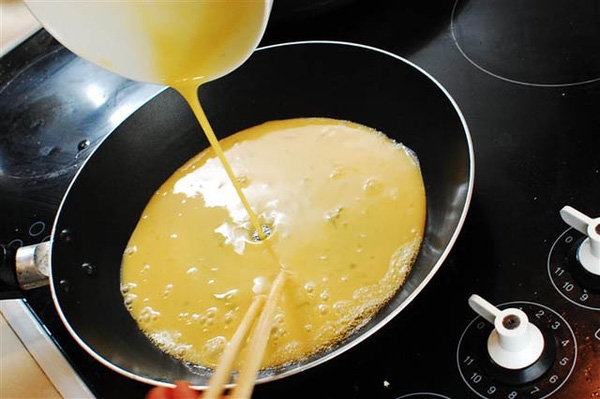 Quên món trứng truyền thống đi: Bỏ thứ này vào món ăn thơm ngon, cả gia đình tranh nhau gắp lia lịa-2