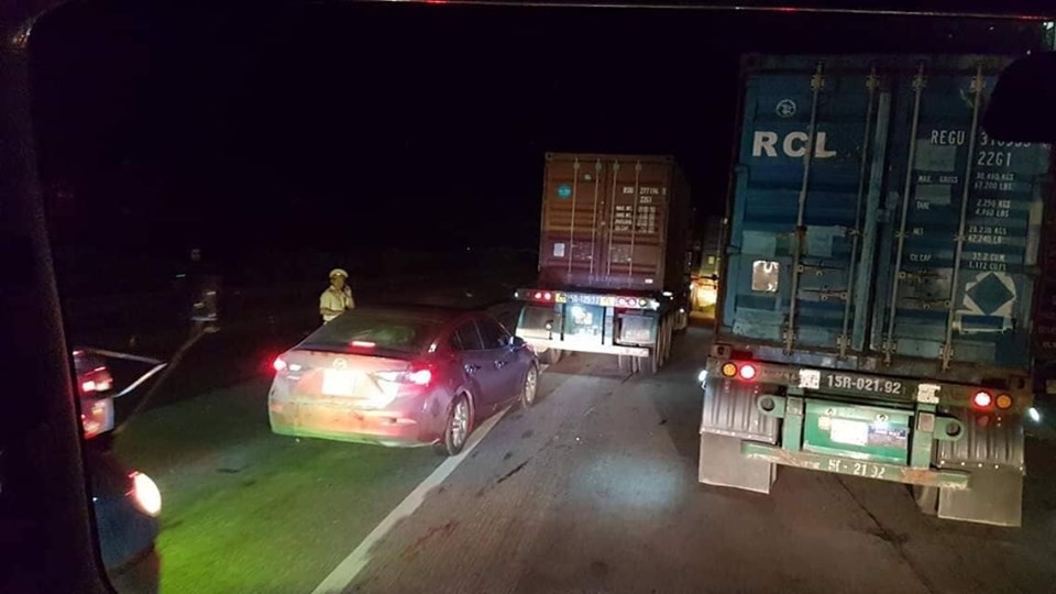 Lại tiếp tục xảy ra tai nạn trên Quốc lộ 5, cách hiện trường vụ 6 người bị xe tải tông chết chỉ 500m-1