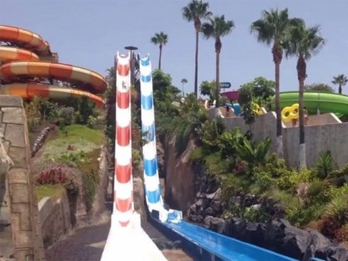 Người phụ nữ bị xé rách tử cung, chảy máu “vùng kín” sau khi chơi ở công viên nước