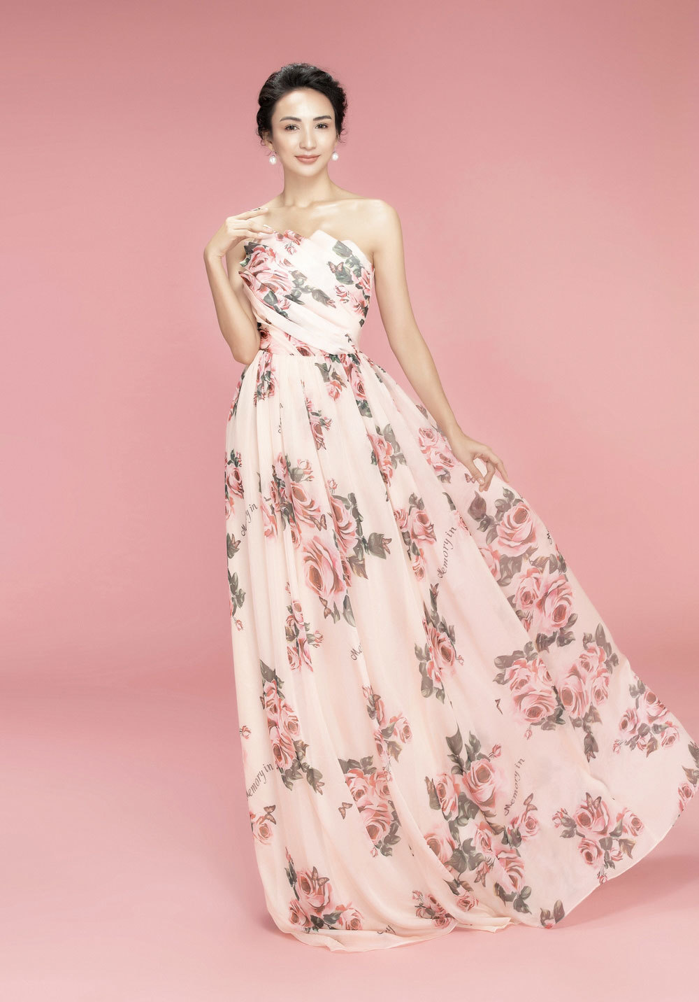 Ngọc Diễm khoe nhan sắc tươi trẻ mừng sinh nhật tuổi 32-4