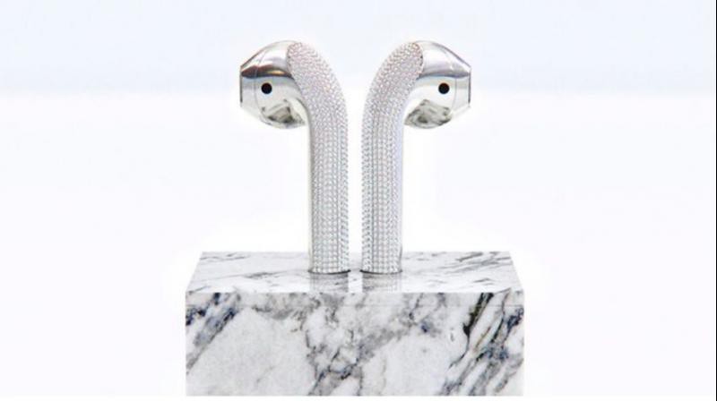 Tiền nhiều để làm gì: Để mua AirPods dát 1.000 kim cương, mạ vàng trắng đắt 500 triệu này chứ sao nữa!-2
