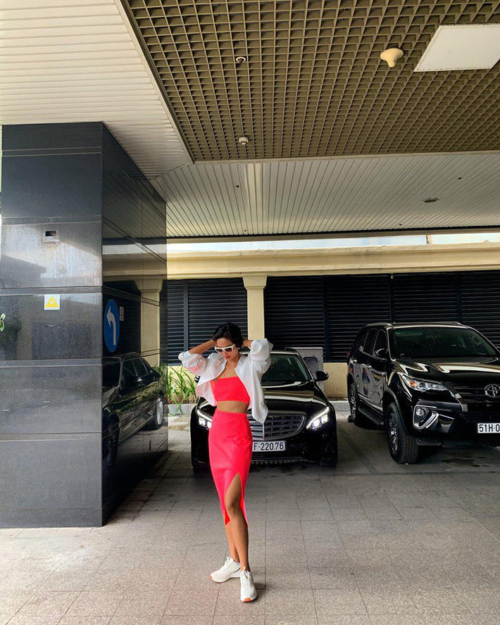 Quỳnh búp bê diện áo khoét cả mảng lưng, Bảo Thanh hack tuổi trẻ như nữ sinh với tóc tết 2 bên-21