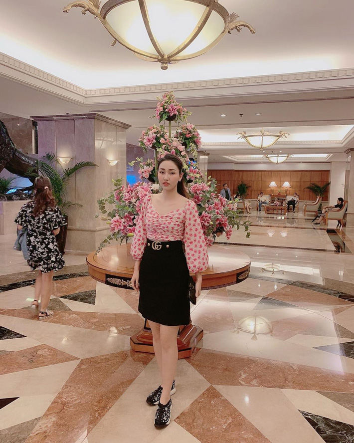 Quỳnh búp bê diện áo khoét cả mảng lưng, Bảo Thanh hack tuổi trẻ như nữ sinh với tóc tết 2 bên-22