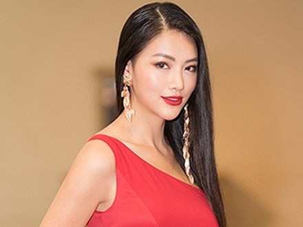 Hoa hậu Phương Khánh đẹp như nữ thần với đầm đỏ quyến rũ