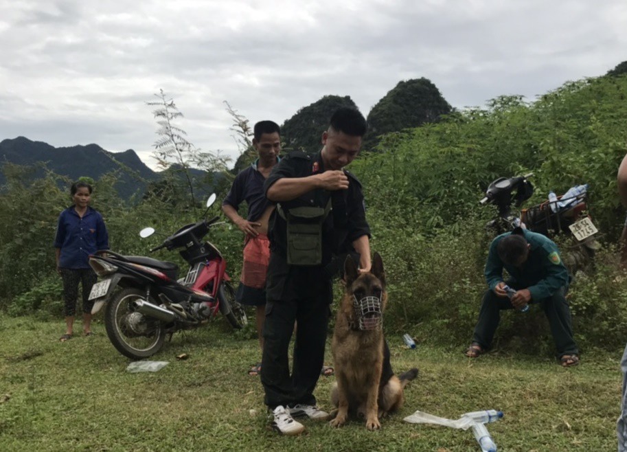 Vụ giết vợ rồi bỏ trốn ở Hòa Bình: Nghi can kể chuyện đã giết vợ rồi xin ăn ở nhà dân-1