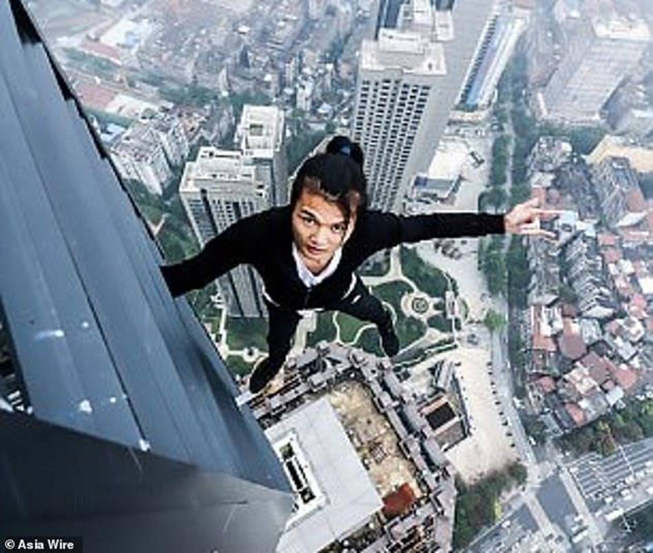 Livestream ăn tắc kè sống, rết độc, vlogger Trung Quốc mất mạng-3