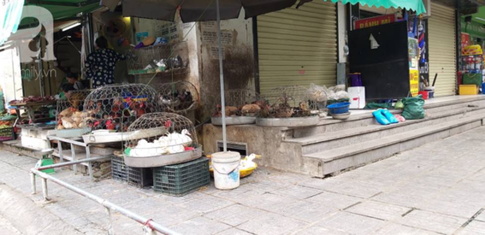 Chung cư HH Linh Đàm và cảnh tượng nhếch nhác, xuống cấp: Rác tập kết trước cổng chung, cảnh họp chợ lộn xộn và cơ sở vật chất ngổn ngang-4