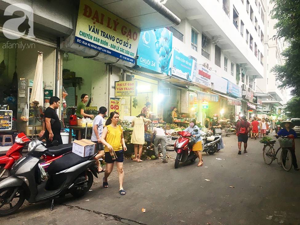 Chung cư HH Linh Đàm và cảnh tượng nhếch nhác, xuống cấp: Rác tập kết trước cổng chung, cảnh họp chợ lộn xộn và cơ sở vật chất ngổn ngang-13