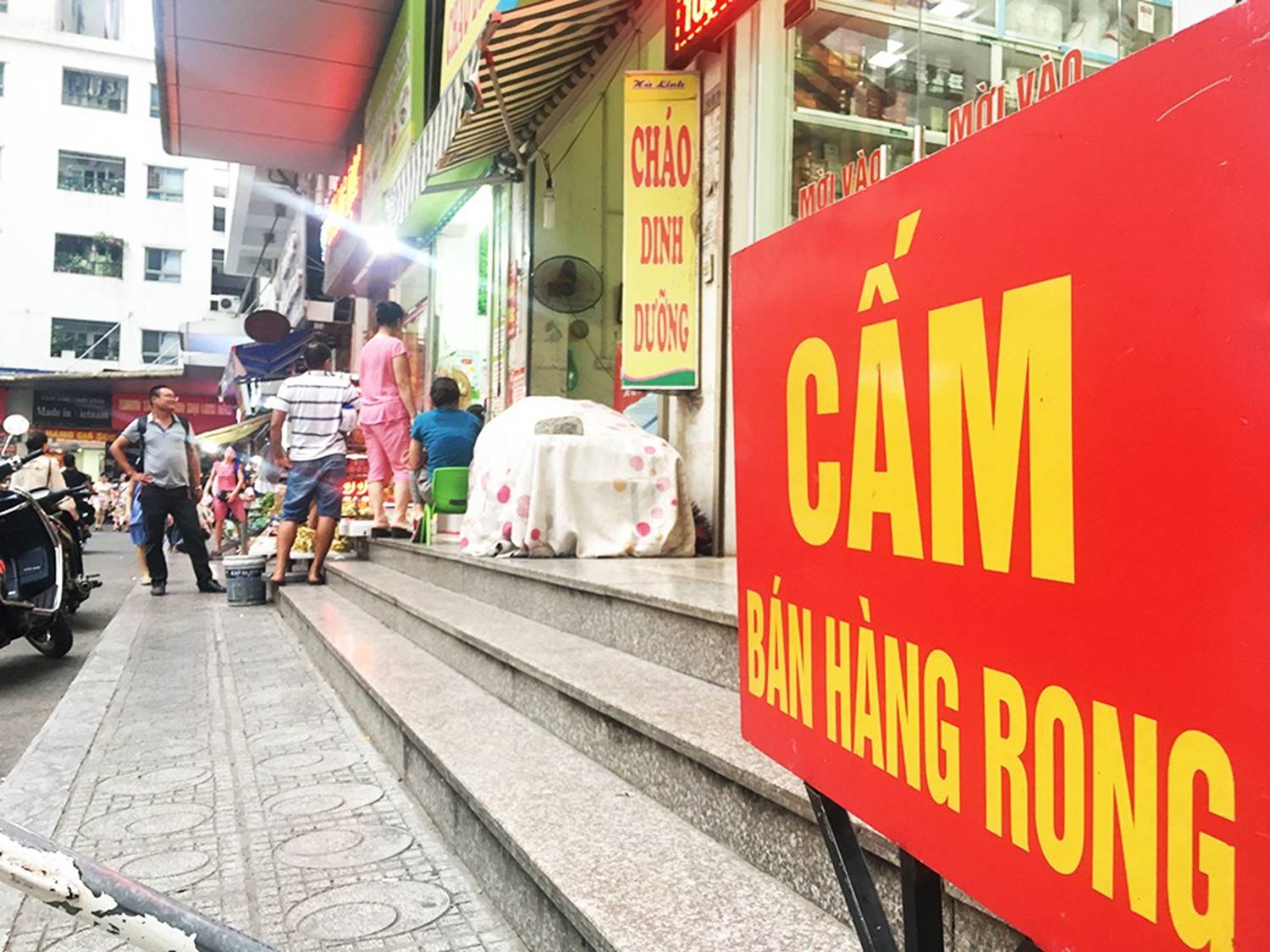 Chung cư HH Linh Đàm và cảnh tượng nhếch nhác, xuống cấp: Rác tập kết trước cổng chung, cảnh họp chợ lộn xộn và cơ sở vật chất ngổn ngang-19