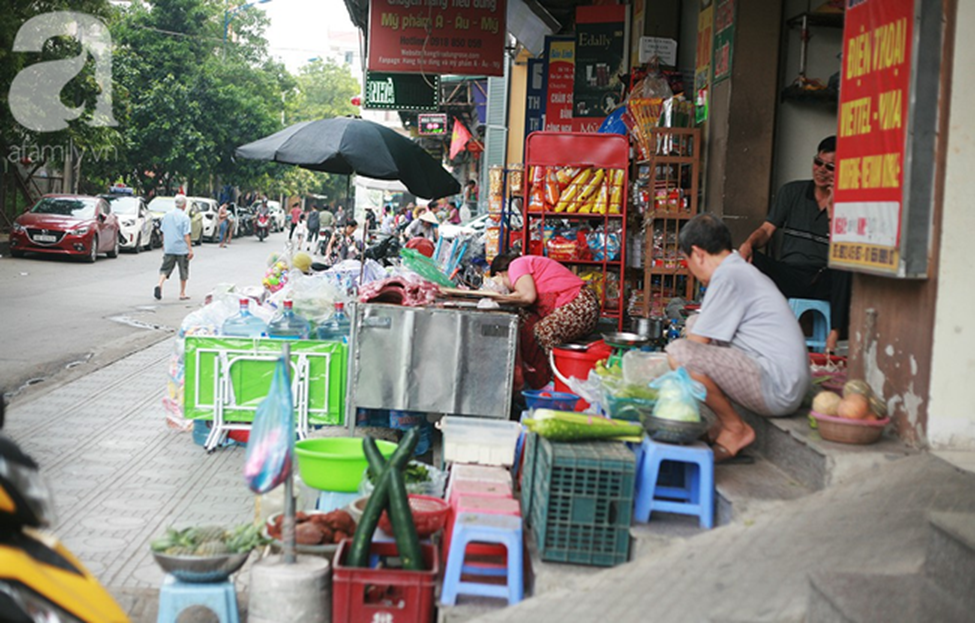 Chung cư HH Linh Đàm và cảnh tượng nhếch nhác, xuống cấp: Rác tập kết trước cổng chung, cảnh họp chợ lộn xộn và cơ sở vật chất ngổn ngang-16