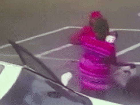 Tài xế cùng phụ xe hỗn chiến giữa đường-1