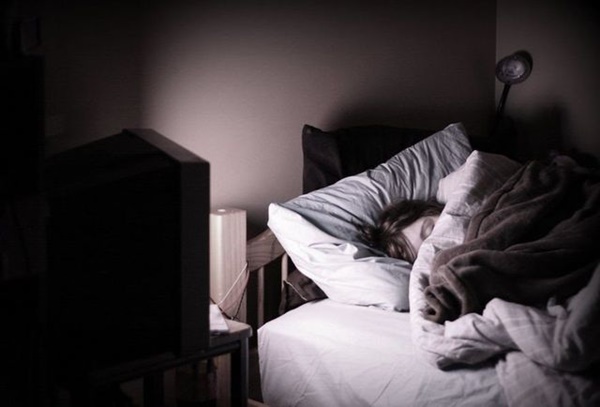 Những thói quen khi ngủ nhiều người đang làm gây hại cho sức khỏe-1