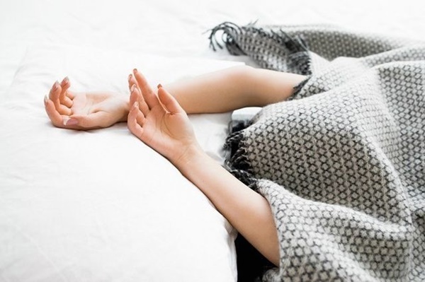 Những thói quen khi ngủ nhiều người đang làm gây hại cho sức khỏe-4