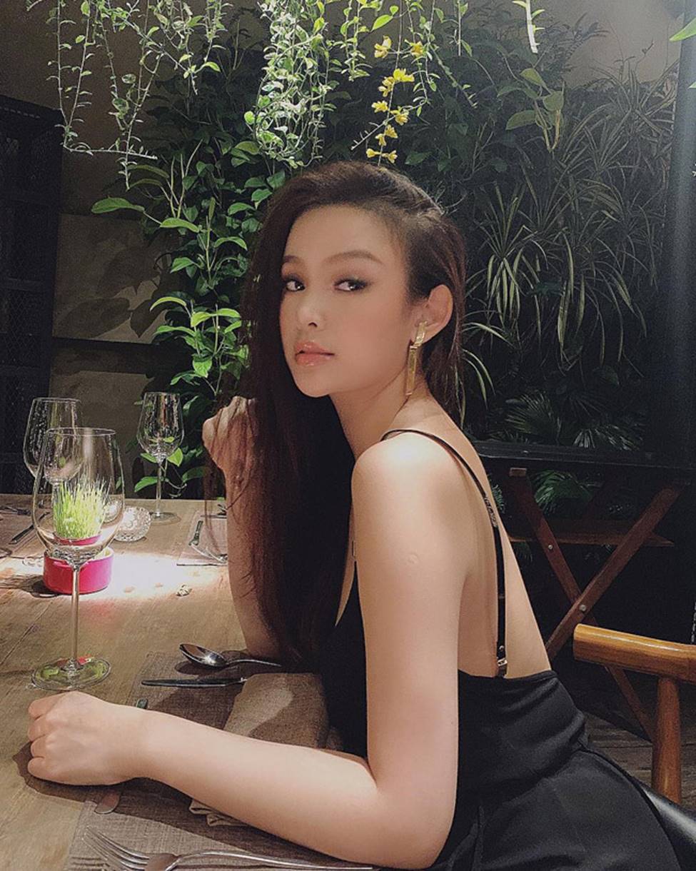 Hot girl cho con bú: Người được khen đẹp nao lòng, người bị chê phản cảm-7