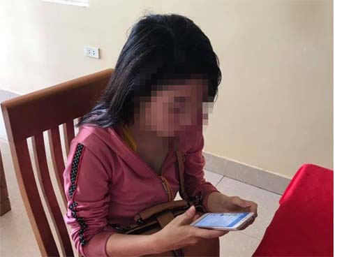 Người mẹ đi ô tô tới bỏ con trai 1 ngày tuổi trước cổng chùa kèm bức thư không đủ khả năng nuôi-4