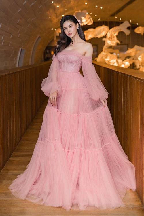 Diện cây đồ đen cực ngầu, Trương Quỳnh Anh vẫn khoe khéo vòng 1 khiến fan trông mòn con mắt”-1