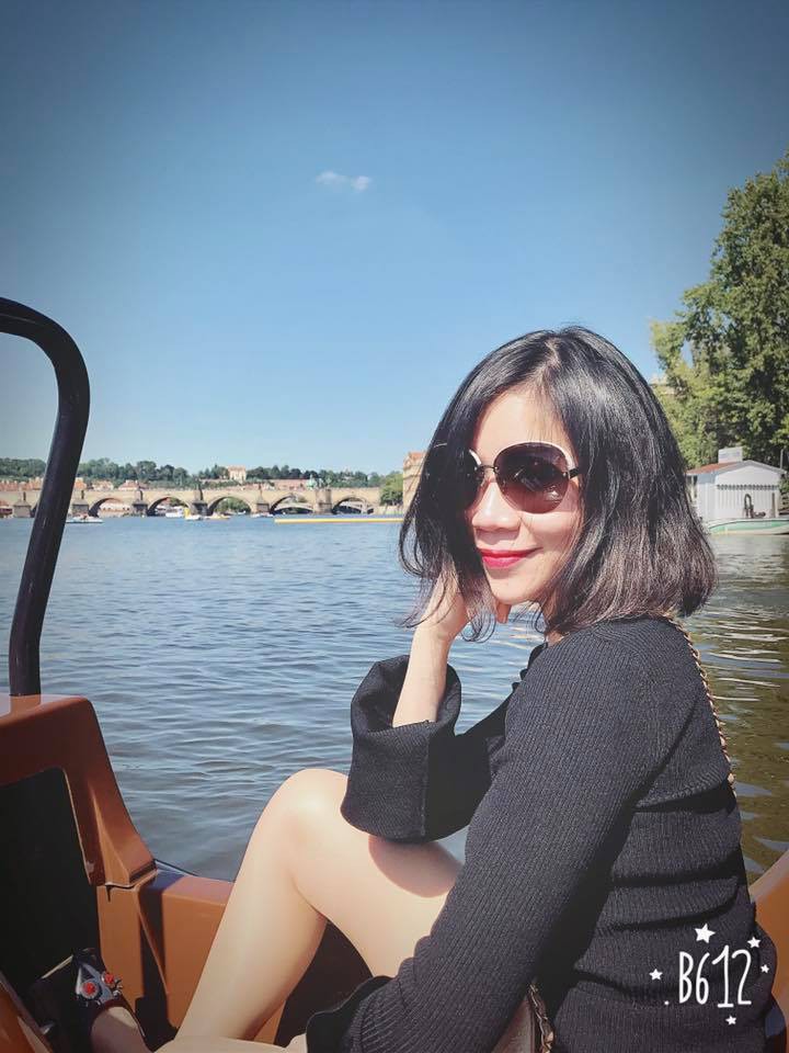 Trên phim cùng say mê chị Huệ (Thu Quỳnh) nhưng ngoài đời cả Tuấn Tú và Trọng Hùng đều đã có vợ xinh đẹp chẳng kém-7