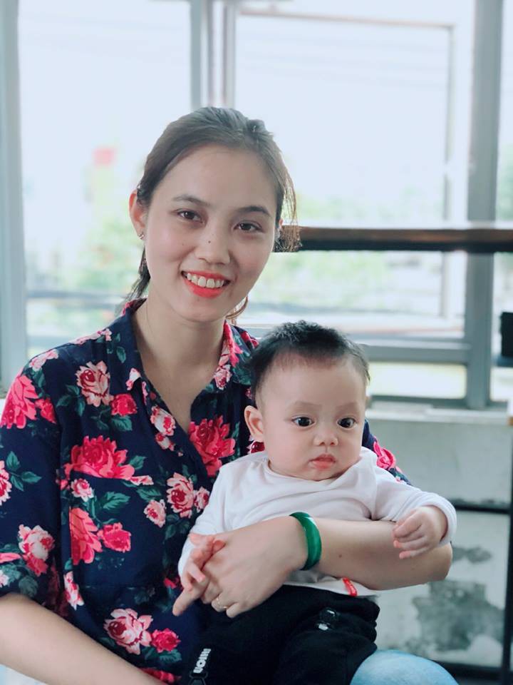 Trên phim cùng say mê chị Huệ (Thu Quỳnh) nhưng ngoài đời cả Tuấn Tú và Trọng Hùng đều đã có vợ xinh đẹp chẳng kém-11