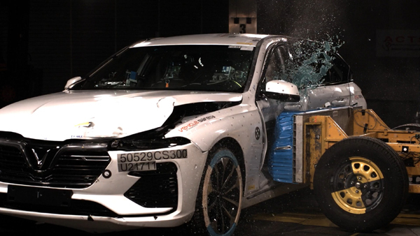 Màn ‘tra tấn’ xe VinFast Lux A2.0 và Lux SA2.0 ở châu Âu-1