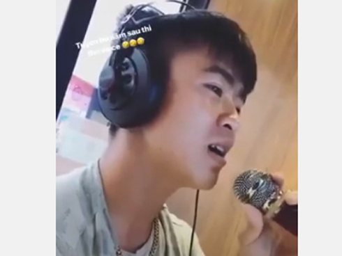 Duy Mạnh phải truyền nước hạ sốt trước ngày đấu Bình Dương FC-2