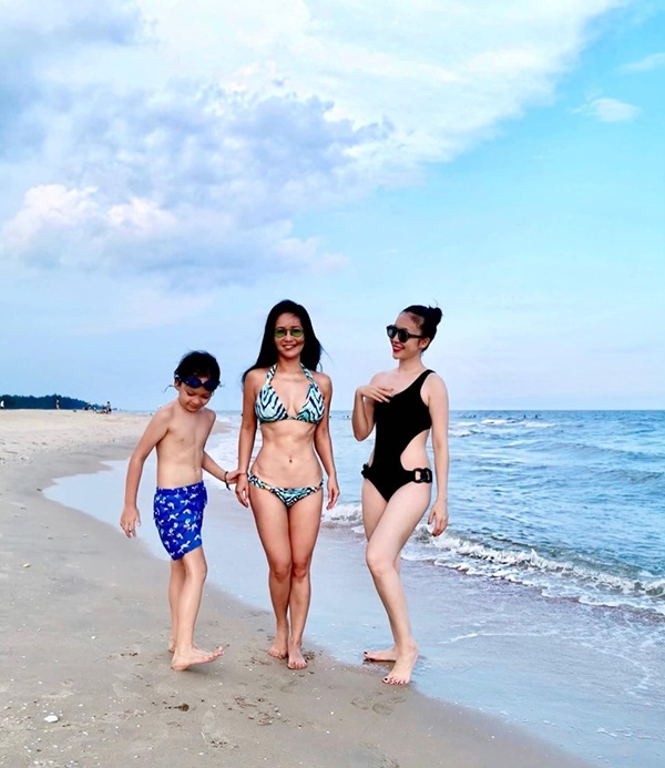 Hồng Nhung U50 khoe thân hình săn chắc khó tin với bikini-1