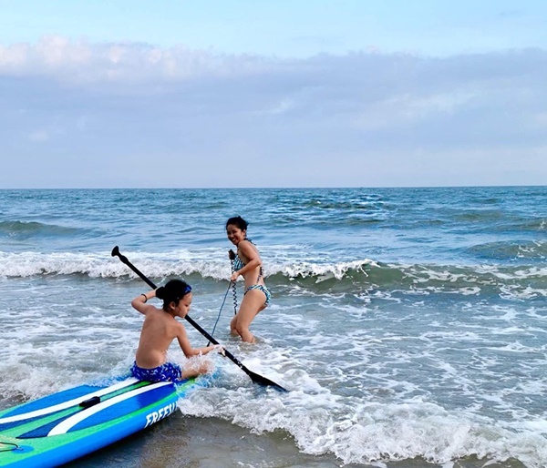 Hồng Nhung U50 khoe thân hình săn chắc khó tin với bikini-4