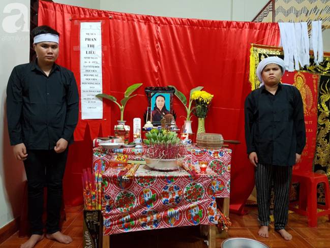 Bố mất sớm, mẹ đột ngột qua đời, hai chị em mù mò mẫm đi tìm ánh sáng, không biết nương tựa vào ai-1