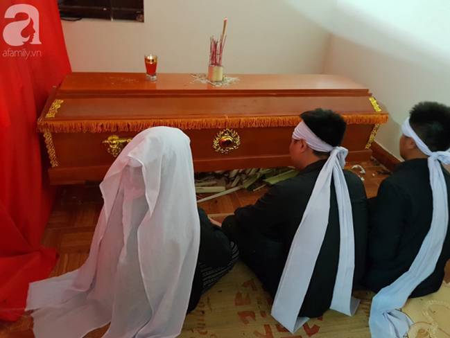 Bố mất sớm, mẹ đột ngột qua đời, hai chị em mù mò mẫm đi tìm ánh sáng, không biết nương tựa vào ai-2