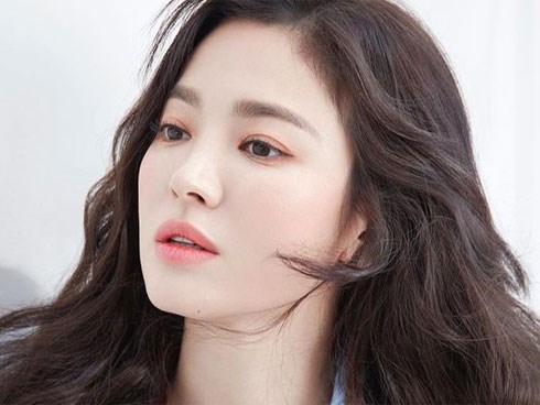 Chịu uất ức đã lâu, phía Song Hye Kyo chính thức lên tiếng làm rõ thông tin ngoại tình, cặp kè đại gia Hong Kong phản bội Song Joong Ki