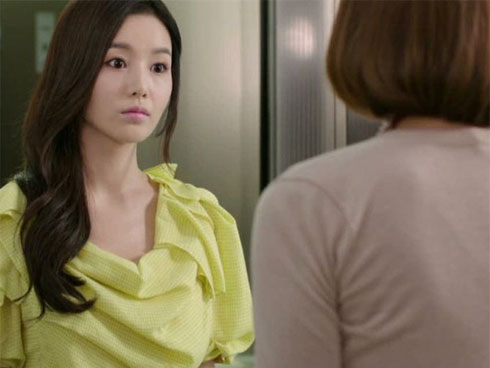 Nhìn chị dâu đưa tiền cho một người đàn ông lạ mặt, tôi vội về kể tội với anh trai để bây giờ ôm hận cả đời-3